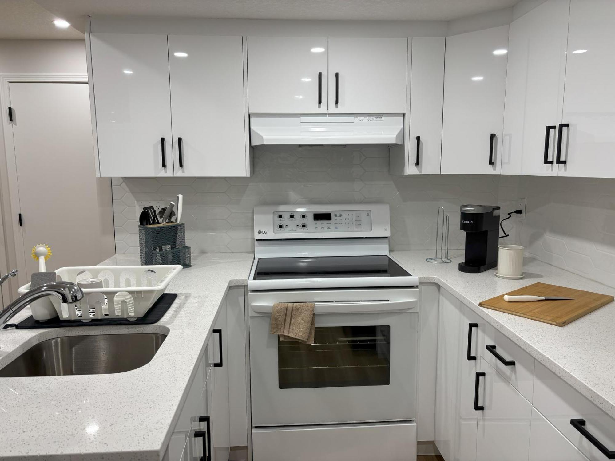 Valleyhut - Private 2 Bedrooms 1 Bathroom Walkout Basement *