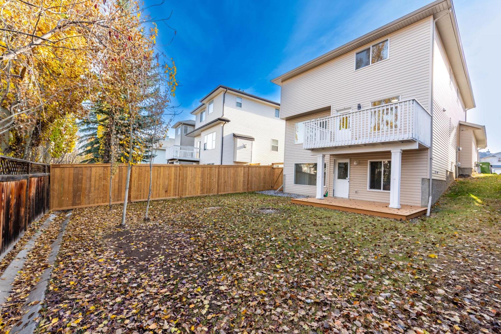 Valleyhut - Private 2 Bedrooms 1 Bathroom Walkout Basement Appartement Calgary